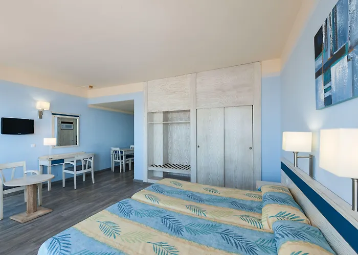 كولون بلايا *