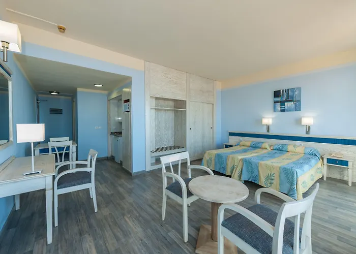 كولون بلايا *